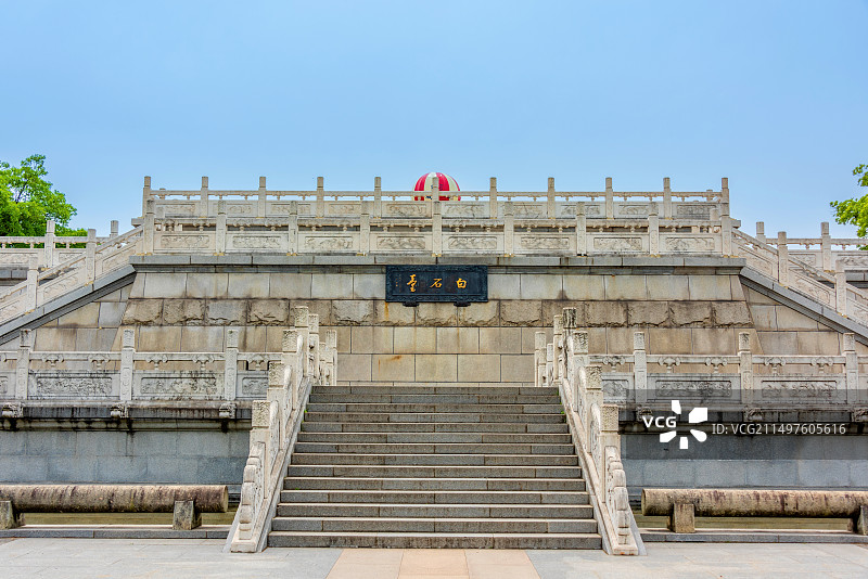 中国浙江嘉兴海宁盐官观潮胜地公园白石台广场图片素材