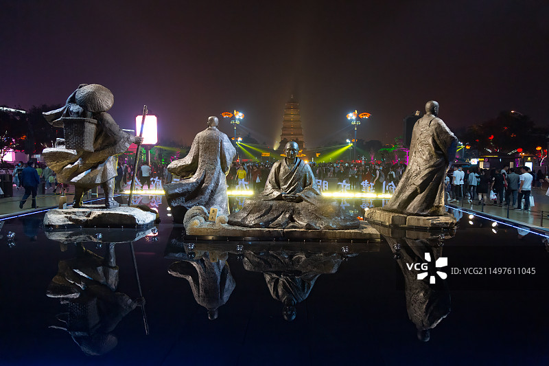 陕西省西安市大唐不夜城古代雕塑，佛像，大雁塔图片素材