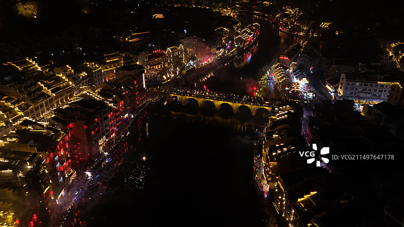 航拍视角下的正月十五镇远古城图片素材