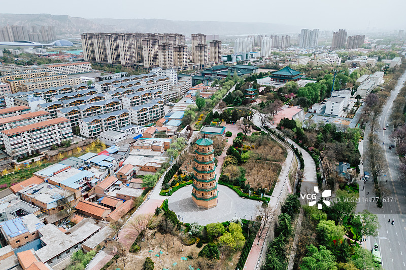 航拍平凉市市区城景图片素材