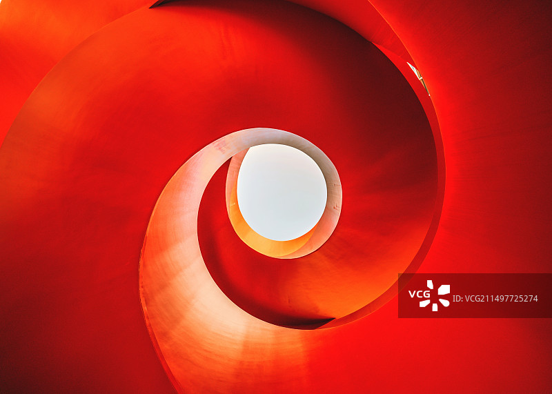 红色旋转楼梯图片素材