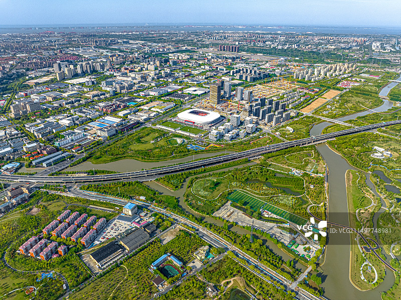 上海浦东足球场 白瓷碗 上海金桥城市副中心 浦东金桥出口加工区 金色中环带图片素材