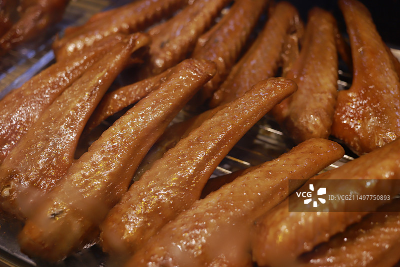 广东省潮州市特色卤料卤味鸭翅鹅翅特写图片素材