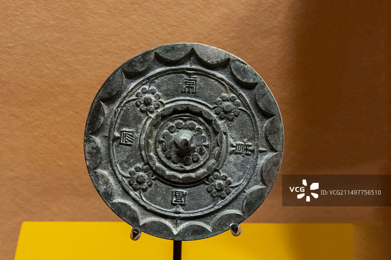 吉林省博物院藏铜镜展：家常富贵镜（汉，1959年洮南县洮洞乡出土，吉林省博物院藏；铭文：家常富贵）图片素材