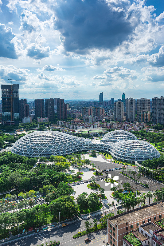 佛山岭南明珠体育馆与万科金融中心大楼地标建筑城市风景图片素材