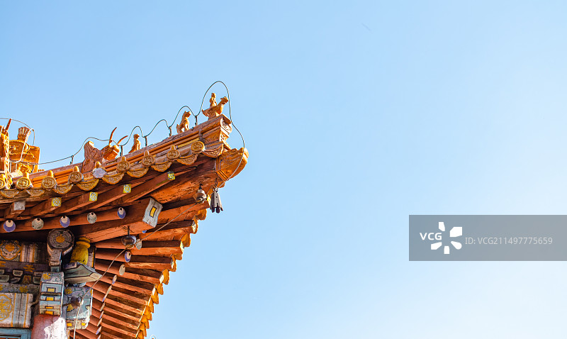 中国非都市风光拍摄主题，山东泰安市国内著名景点泰山风景区，碧霞祠寺庙里成一排的五脊六兽雕塑图片素材