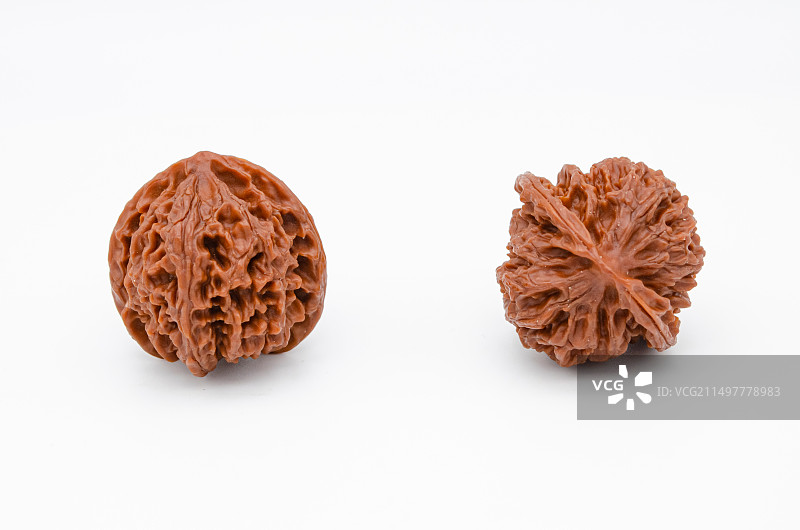 中国文玩拍摄主题，一对盘红的麦穗虎头苹果园白狮子狮子头文玩核桃铁核桃麻核桃，室内无人影棚拍摄图像摄影图片素材