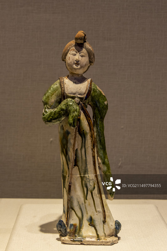 吉林省博物院“陕西唐代文物精华”展：三彩女舞俑（唐，宝鸡市凤翔县雍兴路出土，宝鸡市凤翔区博物馆藏）图片素材