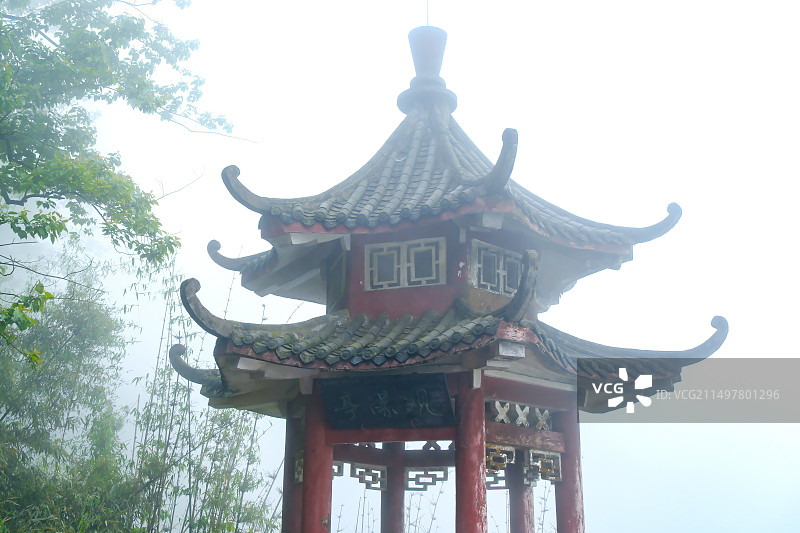 中国四川宜宾蜀南竹海景区，蜀南竹海七彩湖景区，湖，倒影，宁静，洪谟思竹，七彩飞瀑观瀑亭图片素材