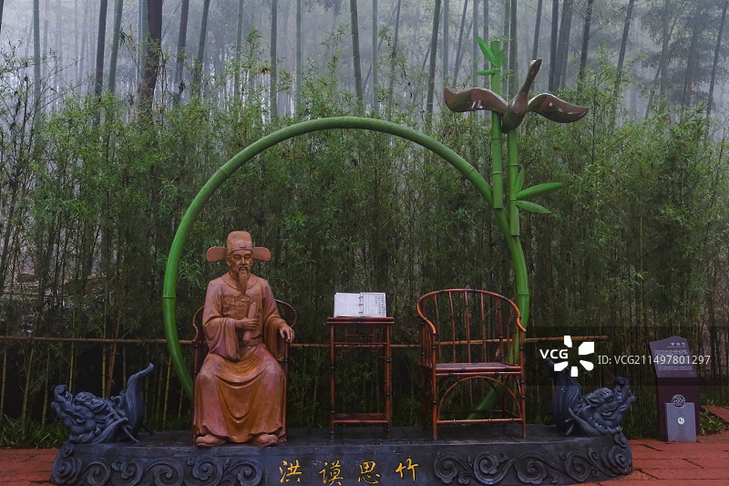 中国四川宜宾蜀南竹海景区，蜀南竹海七彩湖景区，湖，倒影，宁静，洪谟思竹，七彩飞瀑观瀑亭图片素材