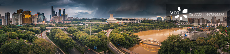 南宁东盟商务区上空即将到来的暴风雨图片素材