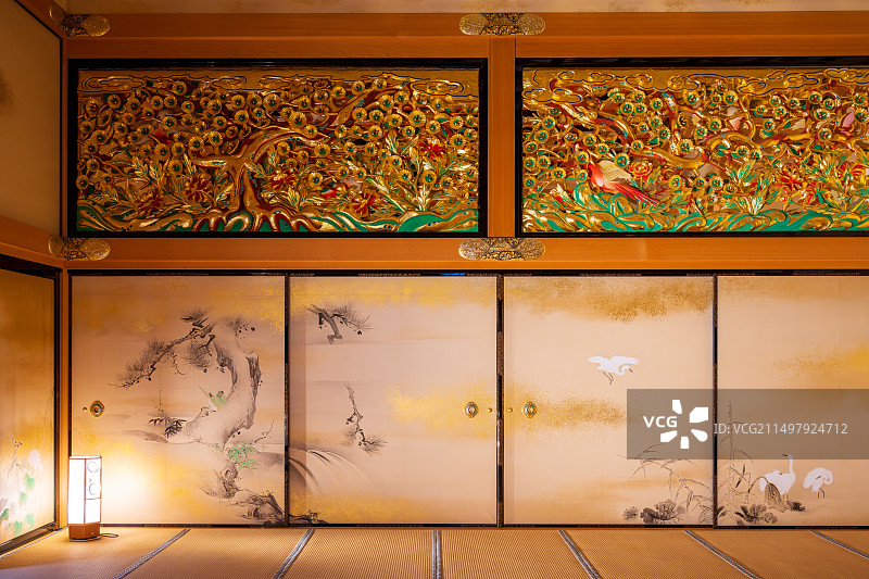 日本名古屋城天守阁旁的本丸御殿室内玄关画作图片素材