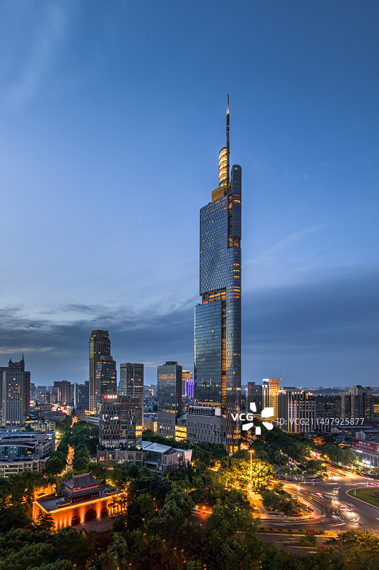 南京地标鼓楼区紫峰大厦图片素材