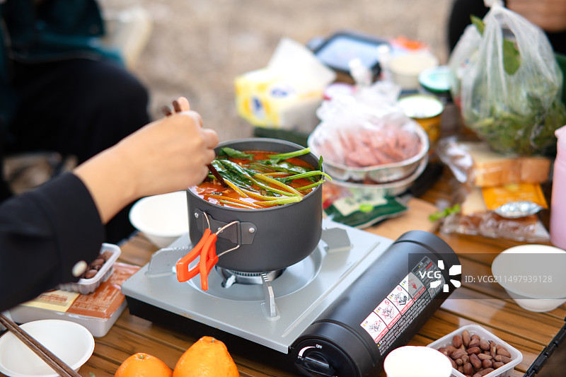 户外饮食吃火锅图片素材