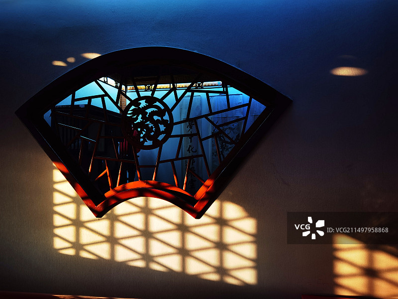 中国传统建筑钟鼓楼系列之西安鼓楼古建花窗光影图片素材