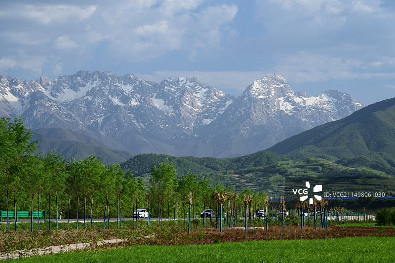 临夏县旅游大通道拍摄太子山图片素材