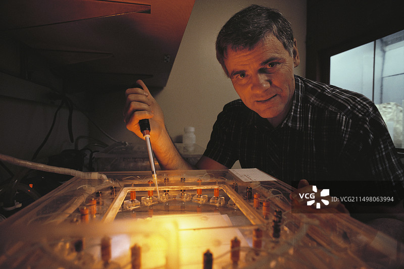 勒罗伊·胡德，美国生物学家图片素材