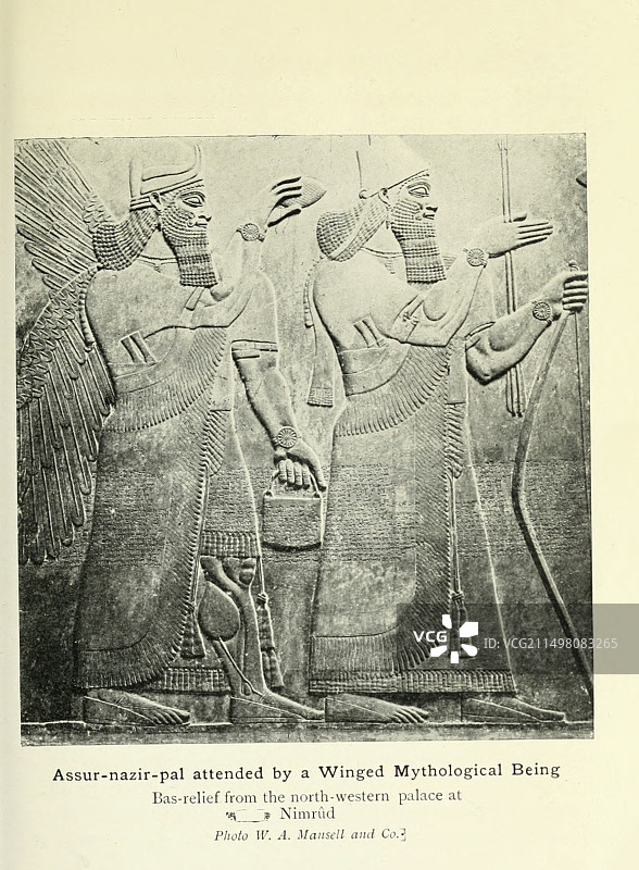 亚述纳齐尔帕二世与带翼神话生物图片素材