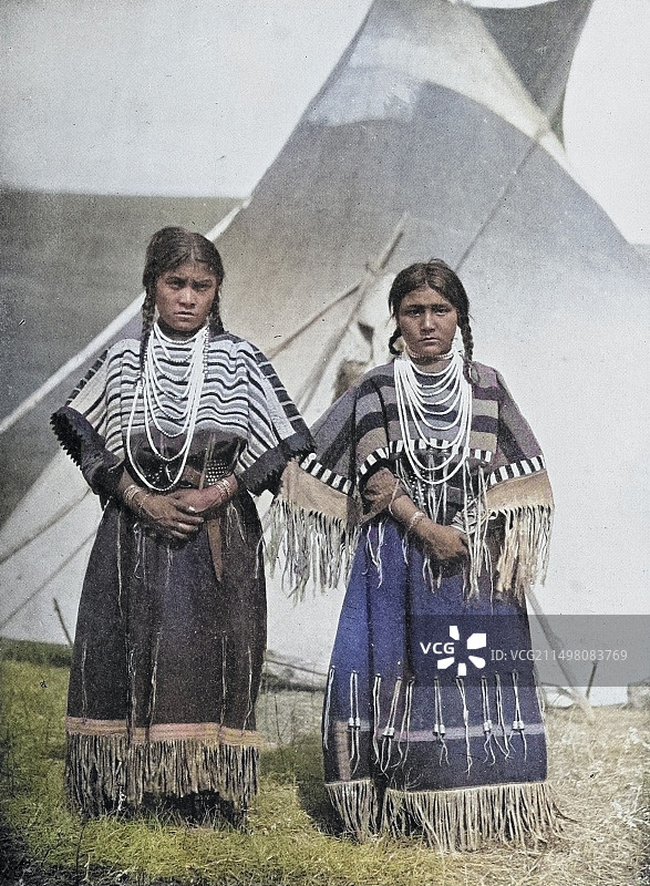 两个萨西族女孩图片素材