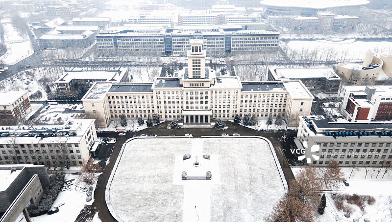 南开大学主楼冬季雪天雪景图片素材