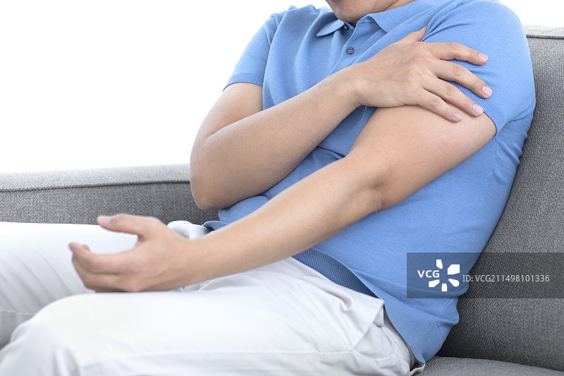 手臂疼痛的男人图片素材