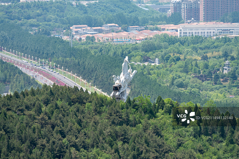 亚洲中国山西省晋城市白马寺山森林公园白马拖缰雕塑图片素材