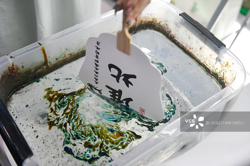 漆扇制作过程；漆面扇制作；苏州漆扇图片素材