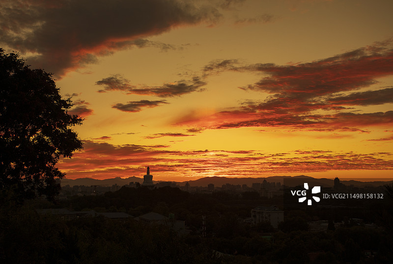 西山白塔夕阳红韵图片素材