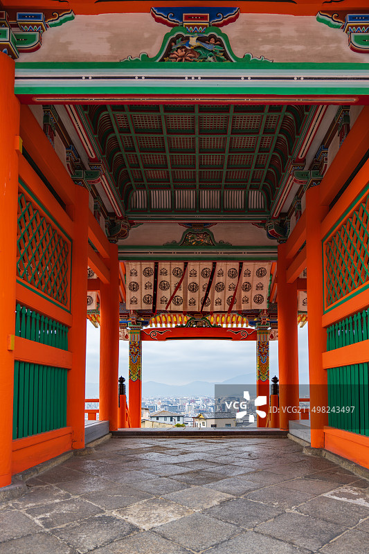 日本京都市的传统建筑和红色的清水寺图片素材