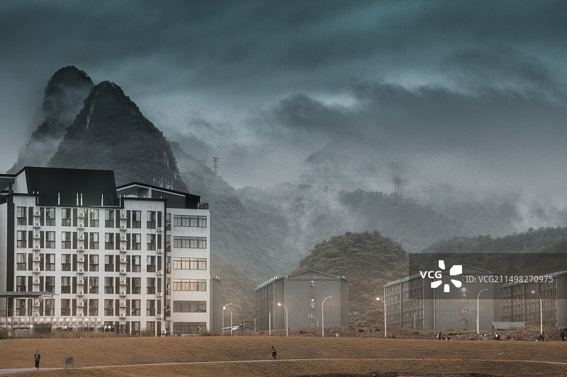 山脚下的小镇图片素材