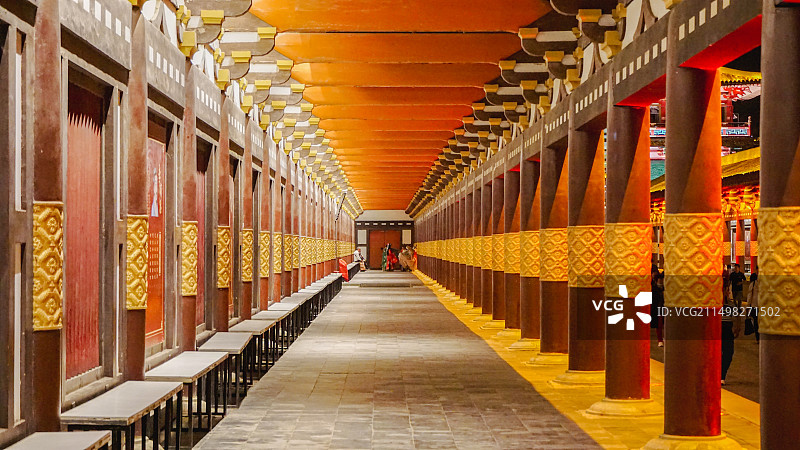 襄阳唐城影视基地夜景图片素材