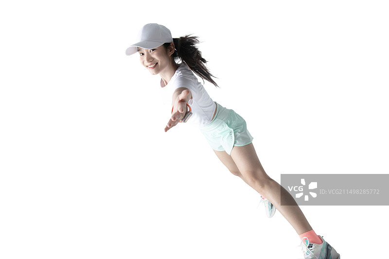 低角度下穿着运动服腾空的年轻女人图片素材