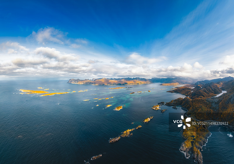 北欧，北地，塞尼亚Senja，Bergsøyan，Hamn，群岛，珊瑚礁，秋景，航拍，峡湾风光图片素材