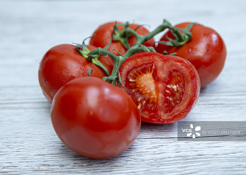 藤蔓上的番茄图片素材