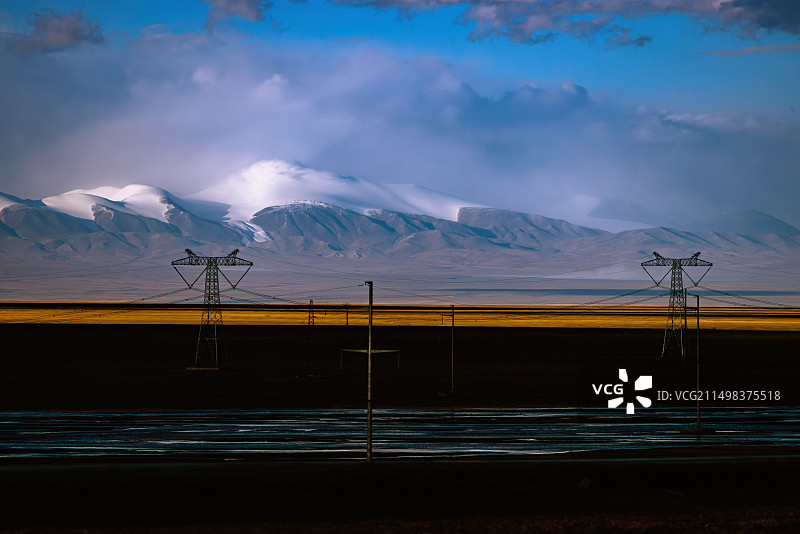 玉虚峰与基础设施建设图片素材