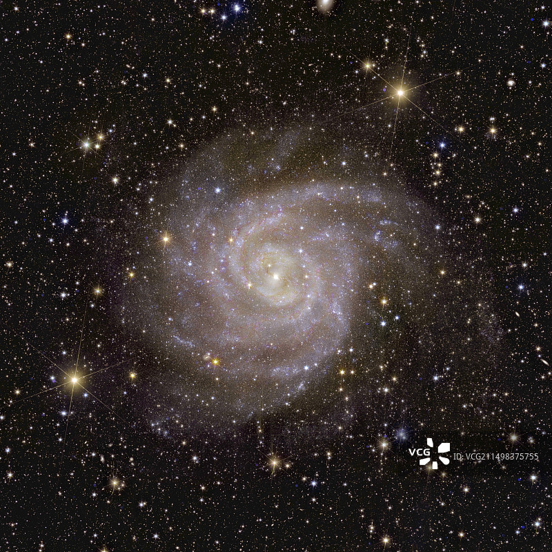 欧几里得拍摄的IC 342螺旋星系图像图片素材