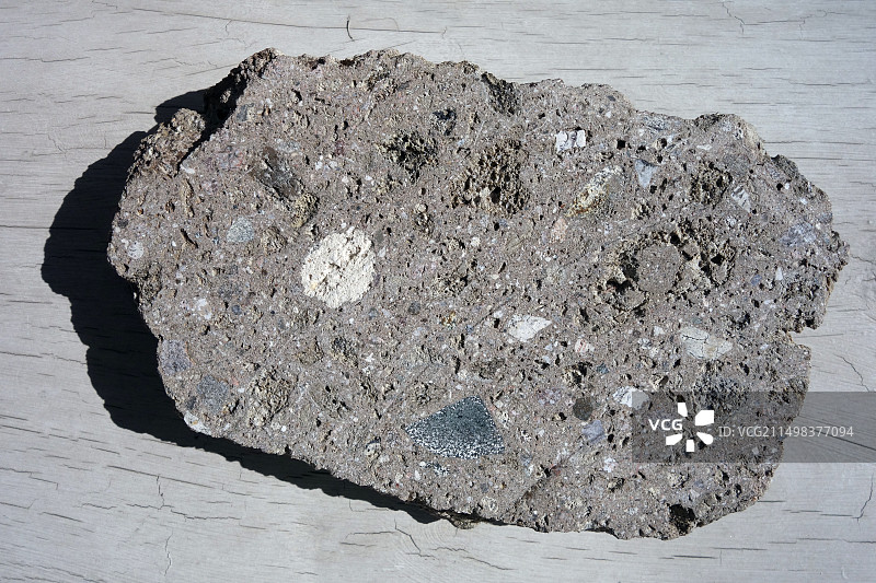 陨石撞击坑的岩石图片素材