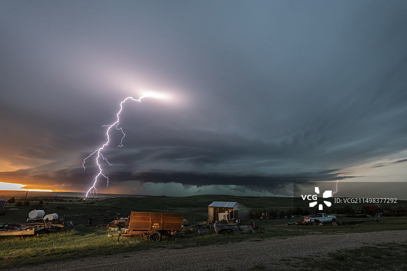美国南达科他州带有闪电的超级单体雷暴图片素材