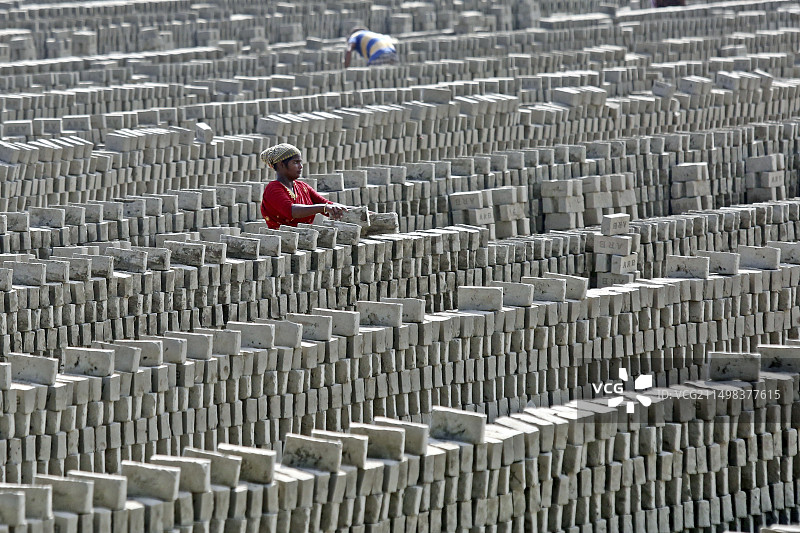 孟加拉国砖厂的工人图片素材