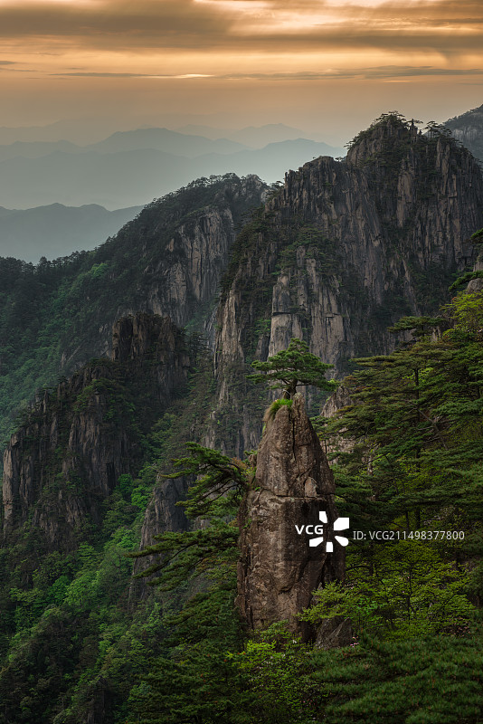 黄山奇石——梦笔生花图片素材