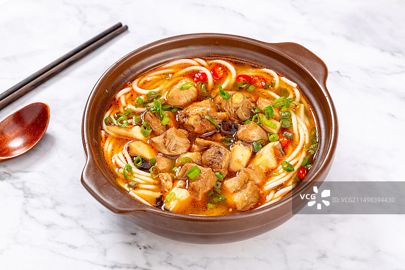 砂锅鸡块米线图片素材