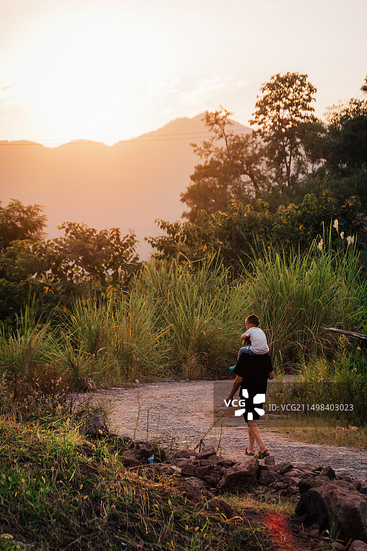 看得最远的时候图片素材