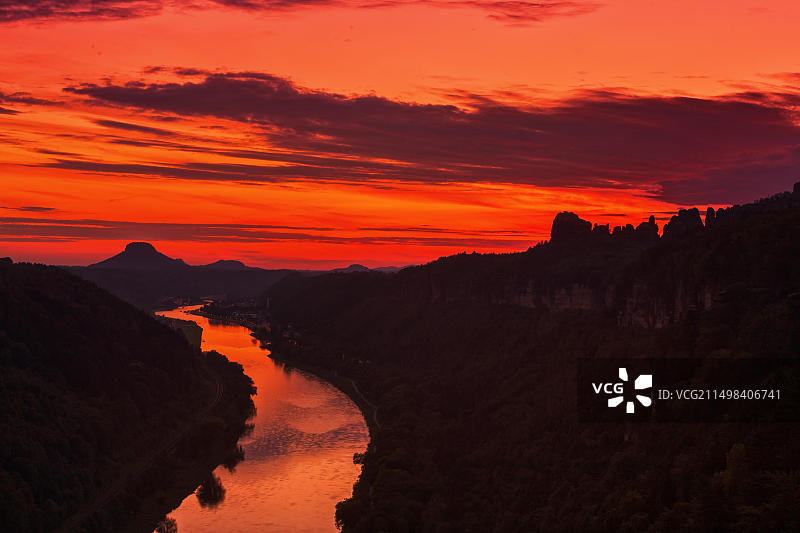 德国萨克森州巴特尚道小巴斯泰的Schrammstein地区日落图片素材