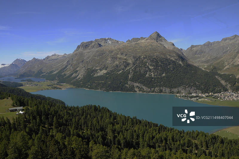 瑞士阿尔卑斯山上恩嘎丁圣莫里茨附近的冰川湖泊 | 瑞士阿尔卑斯山的气候变化：上恩嘎丁冰川湖泊图片素材