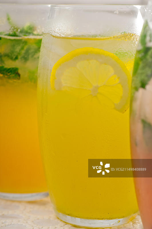 各种新鲜水果彩色长饮鸡尾酒图片素材