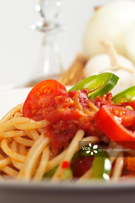 香辣意大利面番茄和辣椒酱图片素材