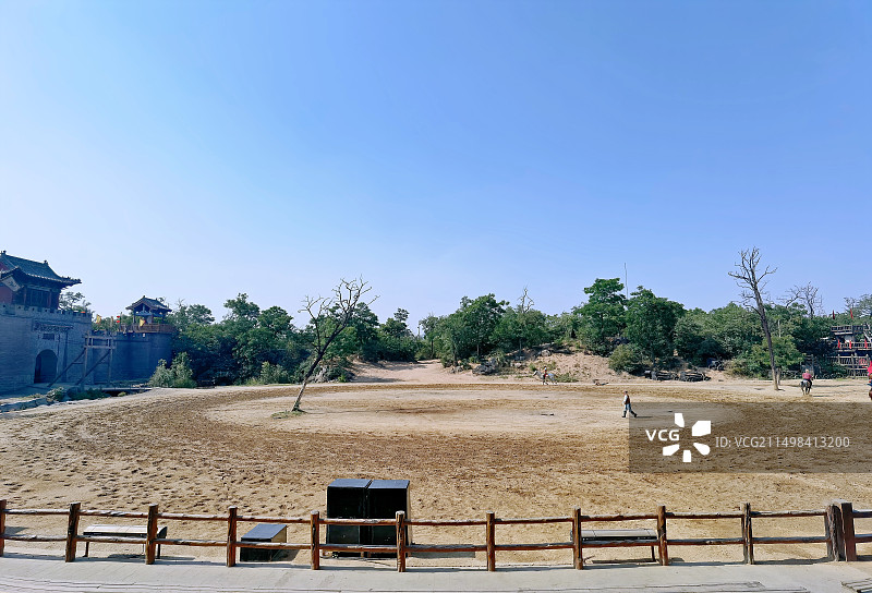 万岁山武侠城里的跑马场和骏马图片素材