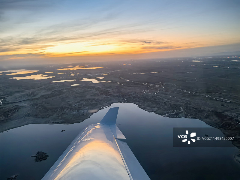 飞机上拍摄的乌伦古湖图片素材