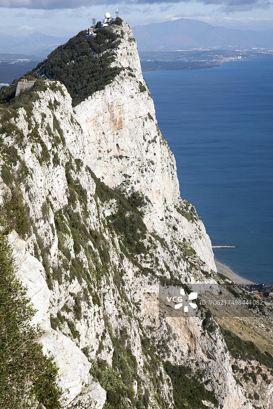 直布罗陀岩石的白色陡峭山坡，欧洲南部英国领土图片素材