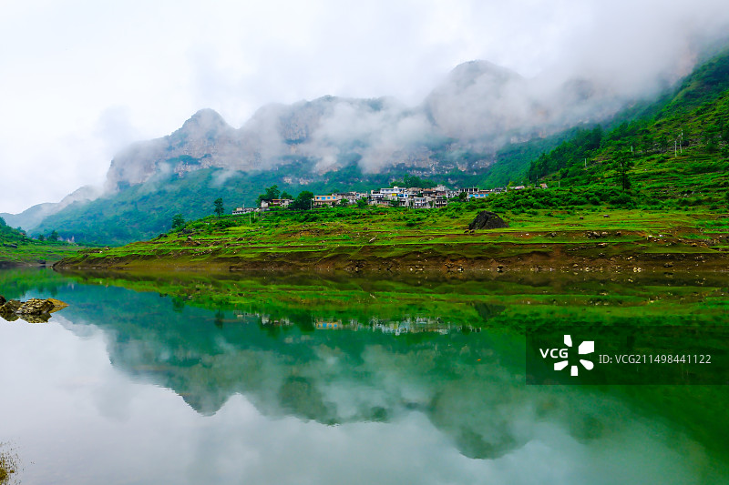 中国南方喀斯特风光，南方喀斯特峡谷风光，贵州喀斯特风光，贵州喀斯特峡谷风光，峡谷人家，猫洞峡图片素材